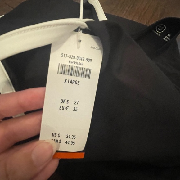 Hollister Gilly Hicks Black and White top - NWT - Picture 4 of 5